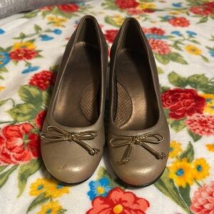 Elegant Taupe Women's Shoes with Bow Detail